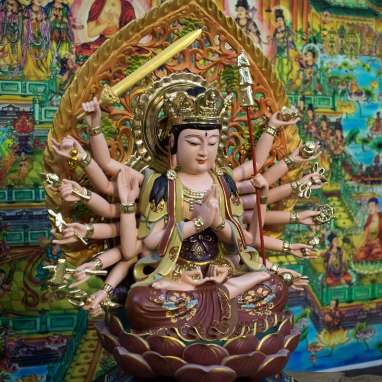 Tôn tượng Phật Mẫu Chuẩn Đề rất dễ bị nhầm lẫn với Thiên Thủ Thiên Nhãn Bồ tát do có nhiều tay