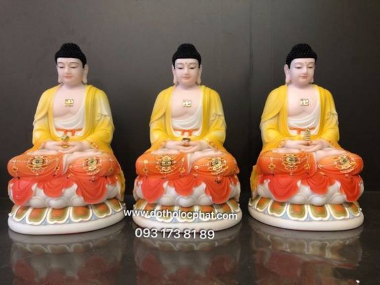 Tam Thế Phật là bộ tượng có 3 vị chư Phật giống hệt nhau gồm Phật Thích Ca Mâu Ni, Phật A Di Đà, Phật Di Lặc hoặc Phật Dược Sư