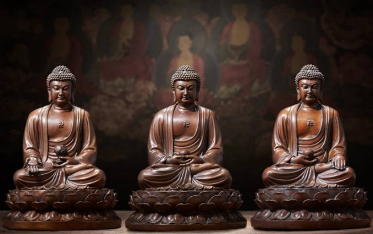 Tam Thế Phật là bộ tượng tôn vinh công đức của các vị chư Phật ở nhiều không gian và thời gian