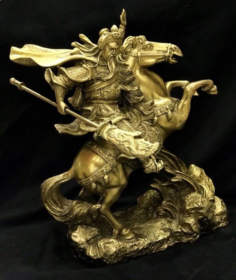 Tượng Quan Công cưỡi ngựa, tay cầm Thanh Long Yển Nguyệt Đao là hình tượng được rất nhiều người yêu thích