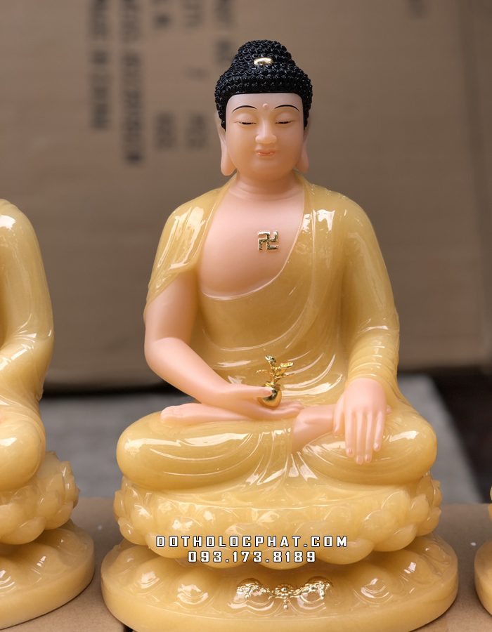 Đức Phật Dược Sư là Tôn chủ của thế giới Tịnh Lưu Ly ở Phương Đông