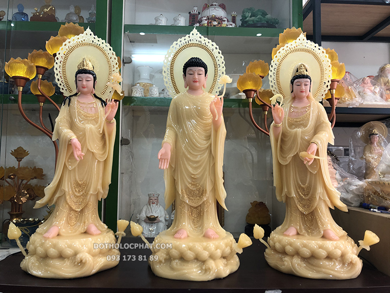 Đại Thế Chí Bồ tát thường được thờ cùng Phật A Di Đà và Quán Thế Âm Bồ tát trong bộ Tây Phương Tam Thánh