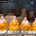 Bạn hoàn toàn có thể thờ 2 tượng Ông Địa và 2 tượng Thần Tài trên cùng một bàn thờ, tuy nhiên nên đặt song song không đặt theo hàng ngang như thế này