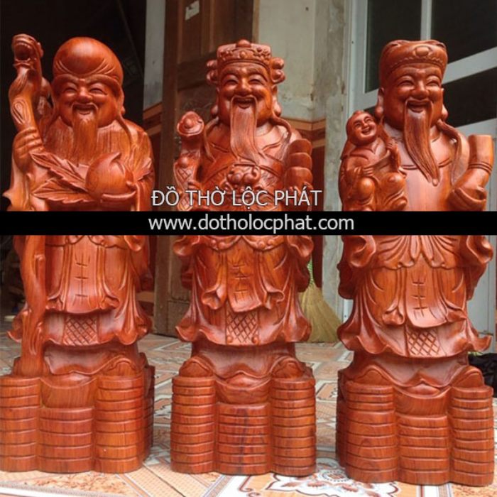 Tượng Tam Đa Phúc Lộc Thọ có thể đặt ở một trong hai bên cửa để mang lại may mắn, tài lộc cho gia chủ