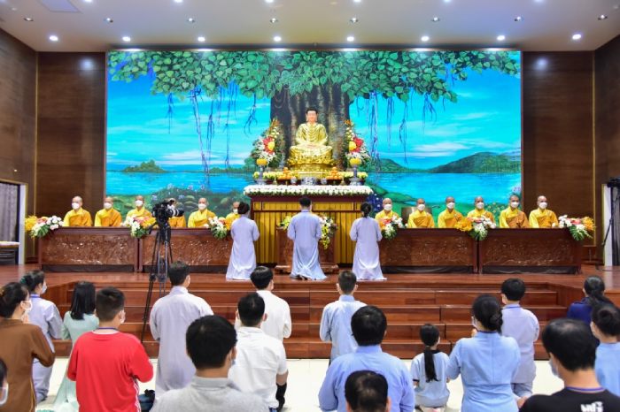 Quy y Tam Bảo mang đến cho chúng ta phước báu vô lượng