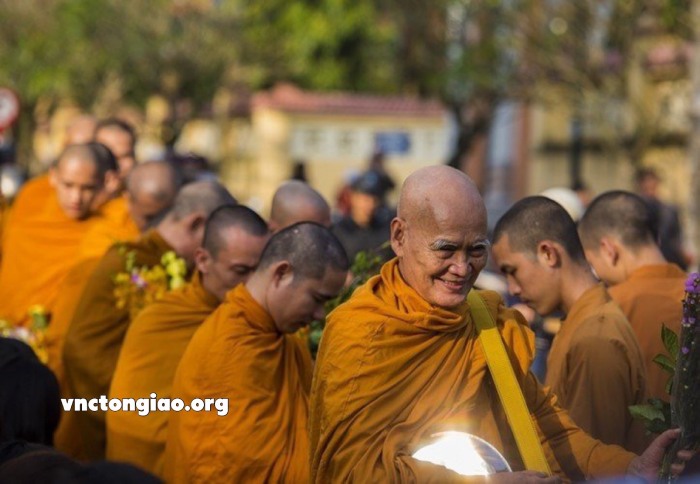 Vấn y và khất thực trong Phật giáo Nguyên Thủy