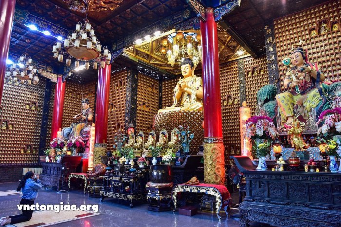 Các ngôi chùa Phật giáo Đại Thừa thờ rất nhiều vị Phật, Bồ Tát