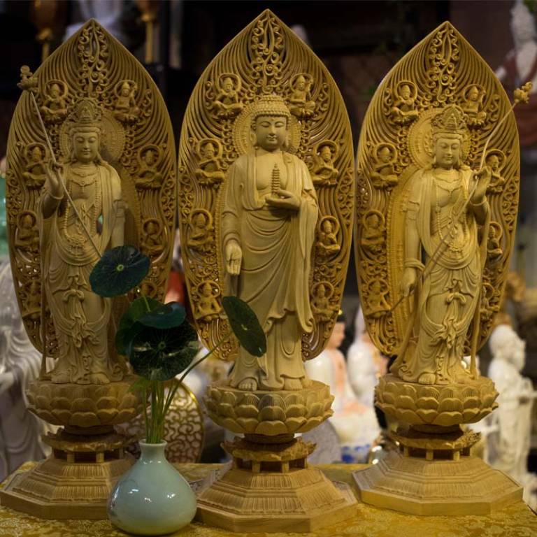 Tượng Dược Sư Tam Tôn gồm Phật Dược Sư, Nhật Quang và Nguyệt Quang Bồ Tát